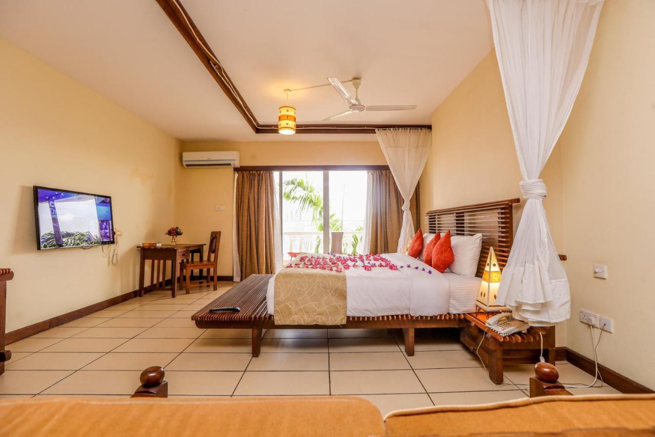 Cityblue Creekside Hotel & Suites มอมบาซา ภายนอก รูปภาพ